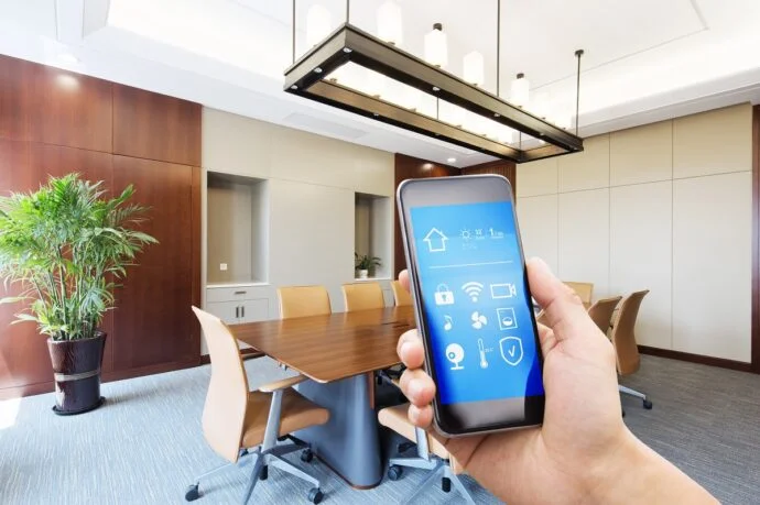 Sprawdź, jak nasze urządzenia skutecznie pomagają firmom ograniczyć koszty energii elektrycznej.