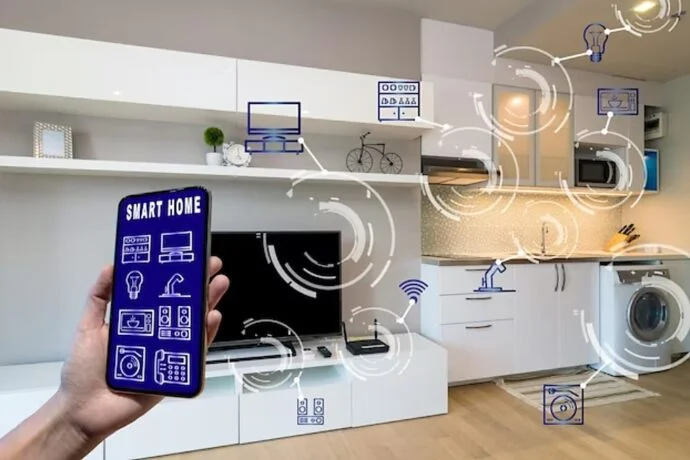 Smartfon to obecnie dla wielu osób centrum zarządzania codziennością. Dzięki rozwiązaniom z obszaru Smart Home jesteśmy w stanie za pomocą smartfonów sterować lodówką, piekarnikiem czy zmywarką oraz monitorować ich stan techniczny z dowolnego miejsca.