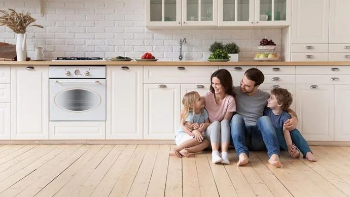 Dowiedz się, jak krok po kroku zaplanować i zrealizować projekt inteligentnego mieszkania oraz jaki będzie orientacyjny koszt takiej inwestycji.